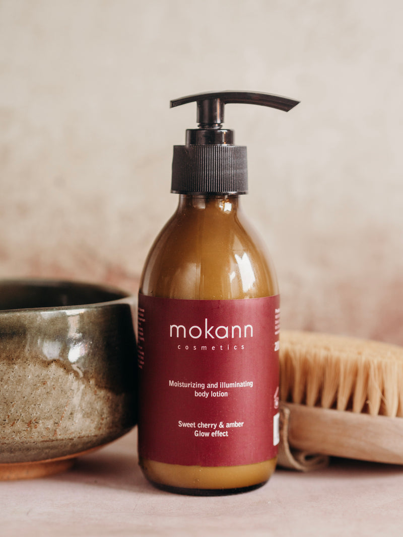 Lozione Corpo Idratante e Illuminante Effetto Glow Ciliegia Dolce e Ambra — Mokann
